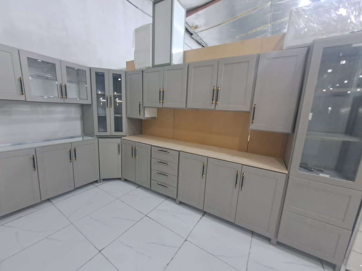 مطابخ ألمنيوم كلاسيك في معرض دانة الخليج